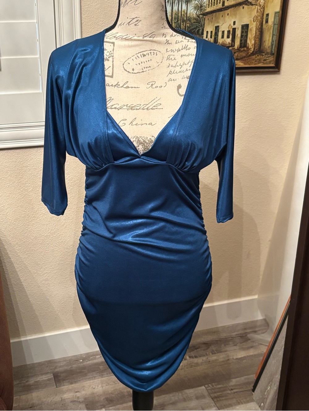 New Without Tags Green/Blue Top. 3/4 sleeve. Peacock blue green unique color.